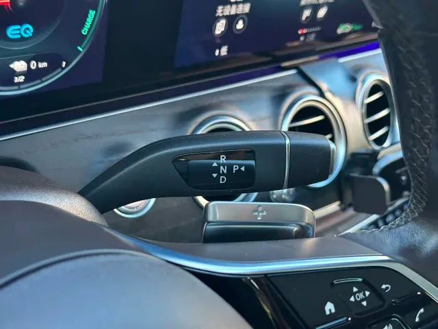 Mercedes-Benz E-Class — Фото автомобиля 20