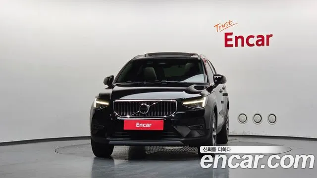 Вольво XC40 B4 Ultimate Bright — Фото автомобиля 3