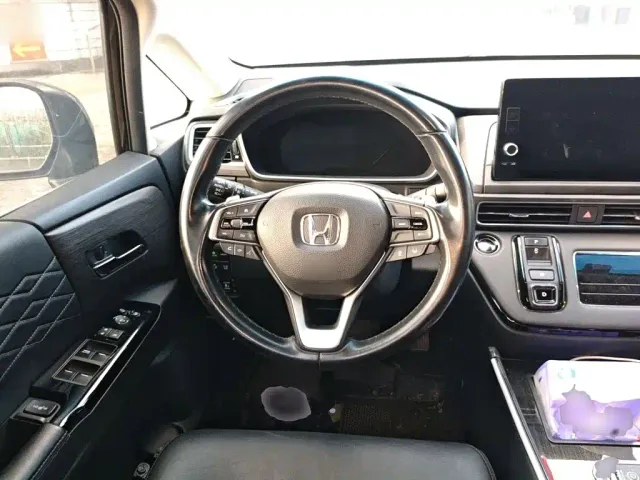 Honda Elysion — Фото автомобиля 2