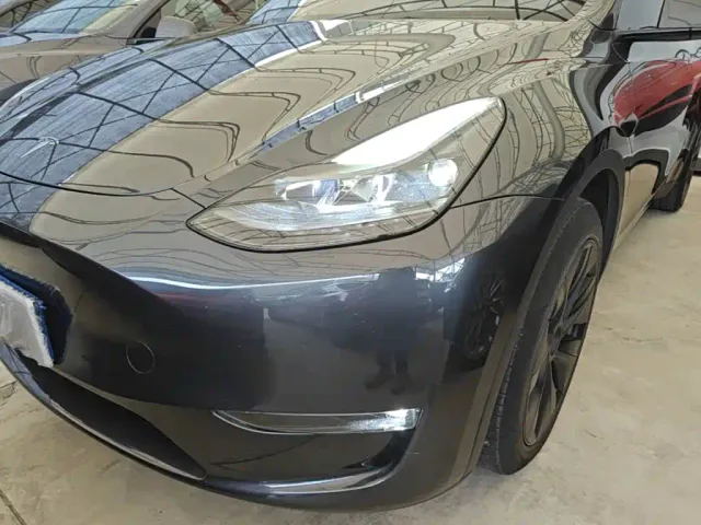 Tesla Model Y — Фото автомобиля 23