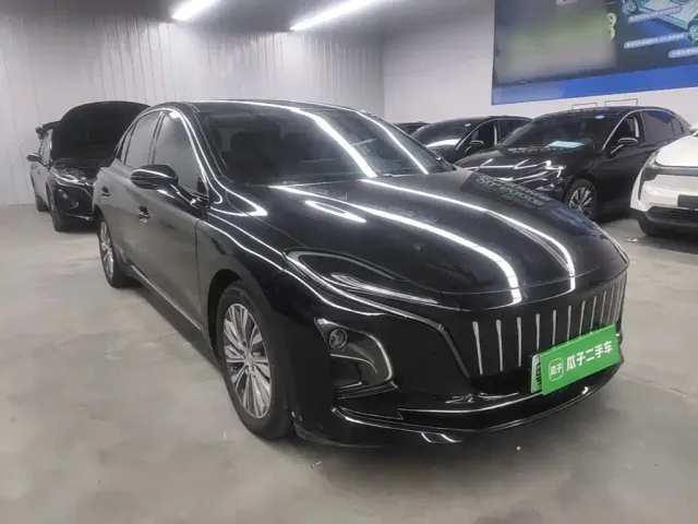 Hongqi E-QM5 — Фото автомобиля 3