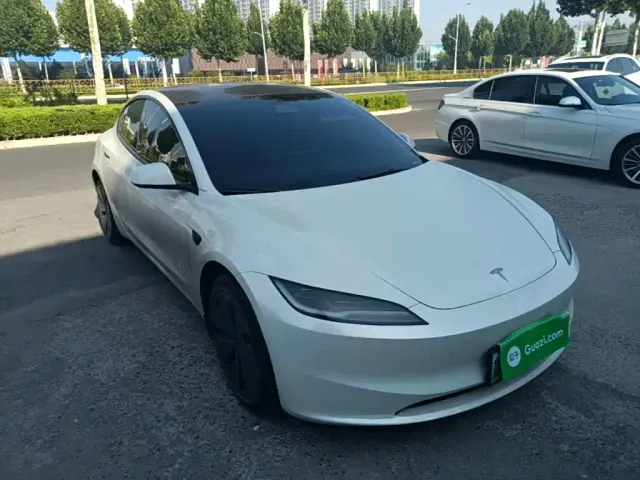 Tesla Model 3 — Фото автомобиля 3