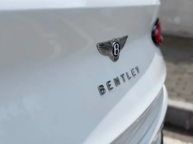 Bentley Bentayga — Фото автомобиля 12