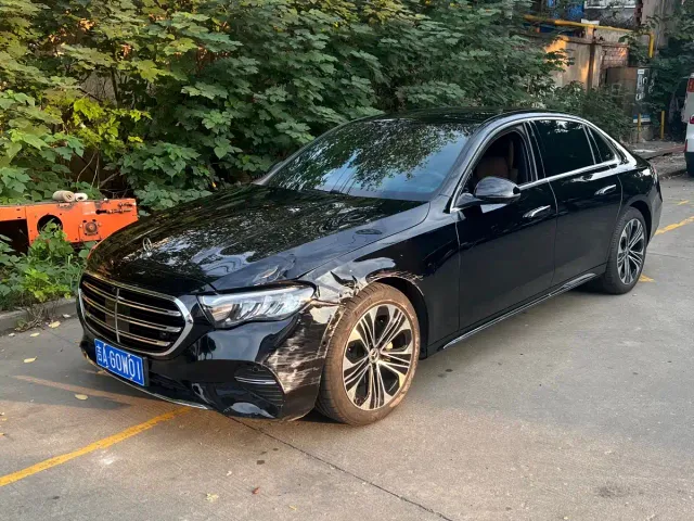 Фотография автомобиля — Mercedes-Benz E-Class