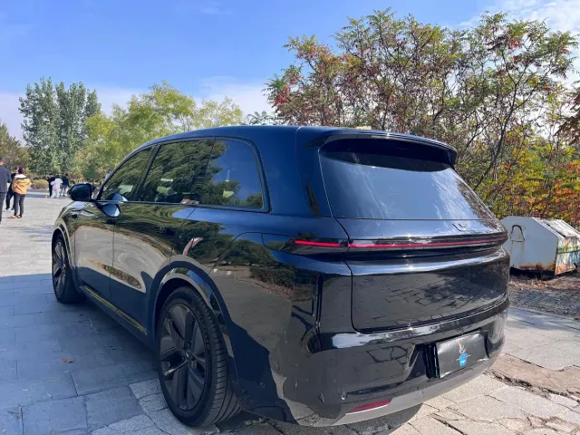 Li Auto L8 — Фото автомобиля 9