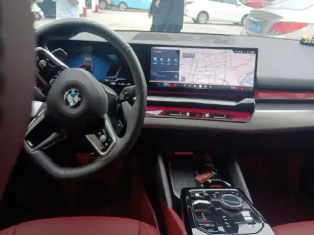 BMW 5 Series — Фото автомобиля 12