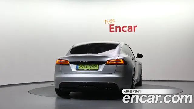 Tesla Model S — Фото автомобиля 4