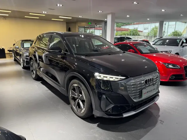 Audi Q5 e-tron — Фото автомобиля 3