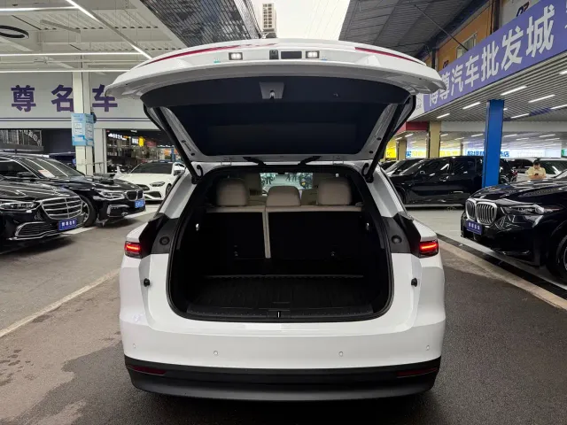 Li Auto i6 — Фото автомобиля 20