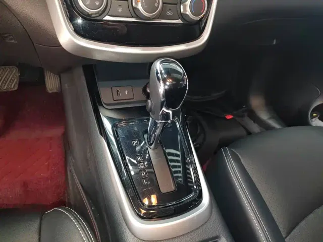 Nissan Tiida — Фото автомобиля 9