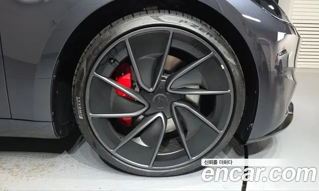 Tesla Model 3 — Фото автомобиля 6