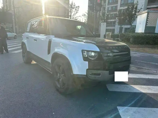 Фотография автомобиля — Land Rover Defender