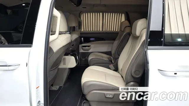 Kia Carnival Generation 4 — Фото автомобиля 11
