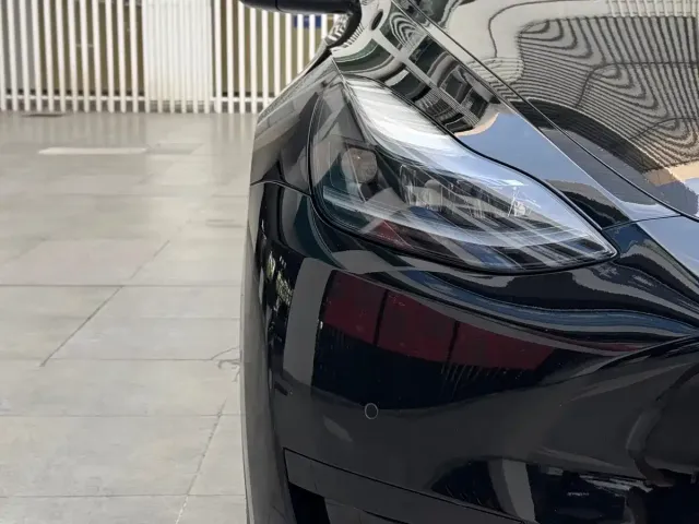 Tesla Model Y — Фото автомобиля 4