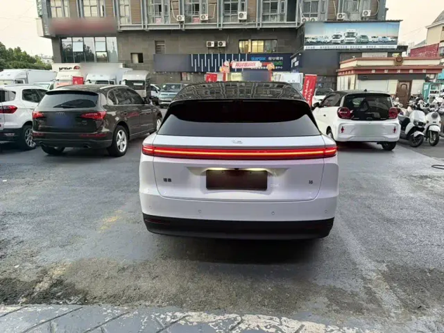 Li Auto i6 — Фото автомобиля 23