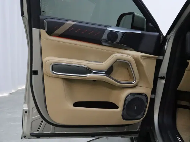 BYD FangChengBao Leopard 8 — Фото автомобиля 10