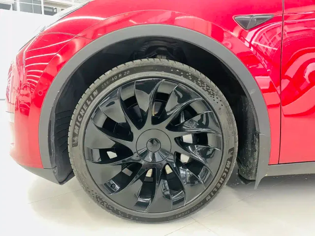 Tesla Model Y — Фото автомобиля 3