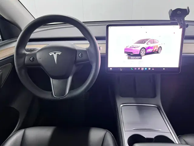 Tesla Model Y — Фото автомобиля 13