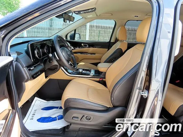Kia Carnival Generation 4 — Фото автомобиля 5
