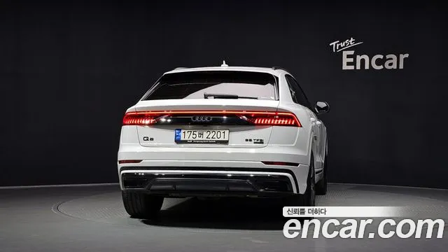 Audi Q8 55 TFSI quattro Premium — Фото автомобиля 4