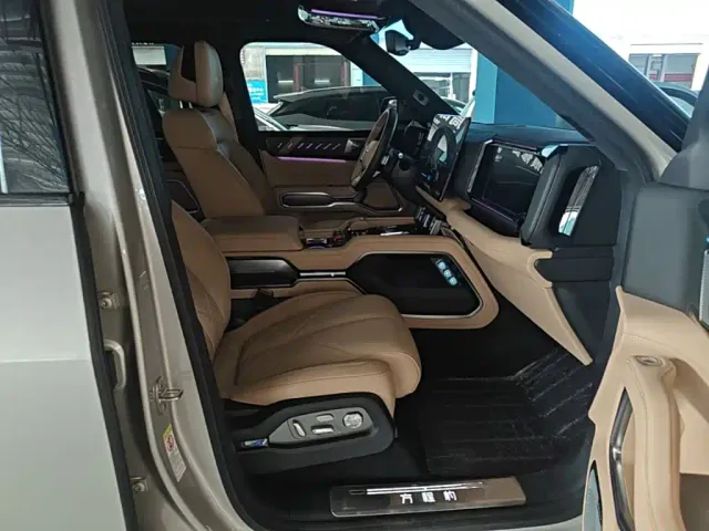 BYD FangChengBao Leopard 8 — Фото автомобиля 24