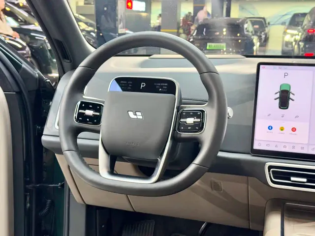 Li Auto L9 — Фото автомобиля 14