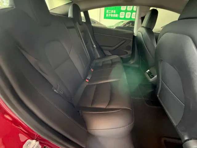 Tesla Model 3 — Фото автомобиля 8