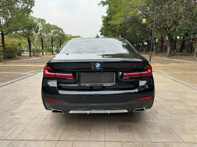 BMW 5 Series — Фото автомобиля 6