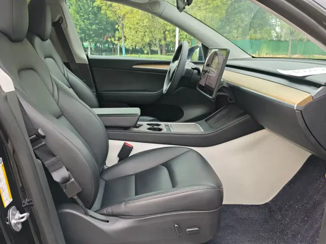 Tesla Model Y — Фото автомобиля 25