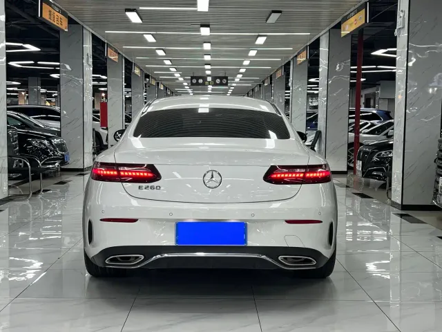 Mercedes-Benz E-Class — Фото автомобиля 9
