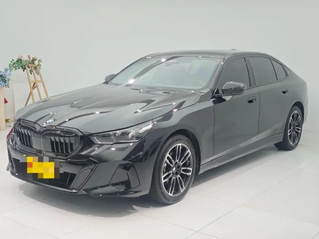 Фотография автомобиля — BMW 5 Series