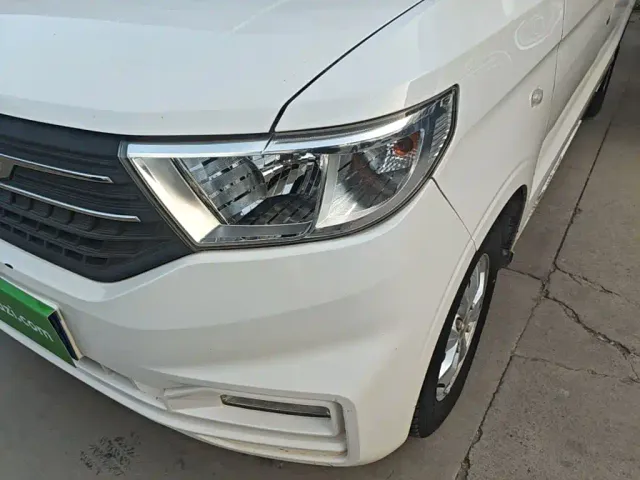 Wuling Hongguang V — Фото автомобиля 23