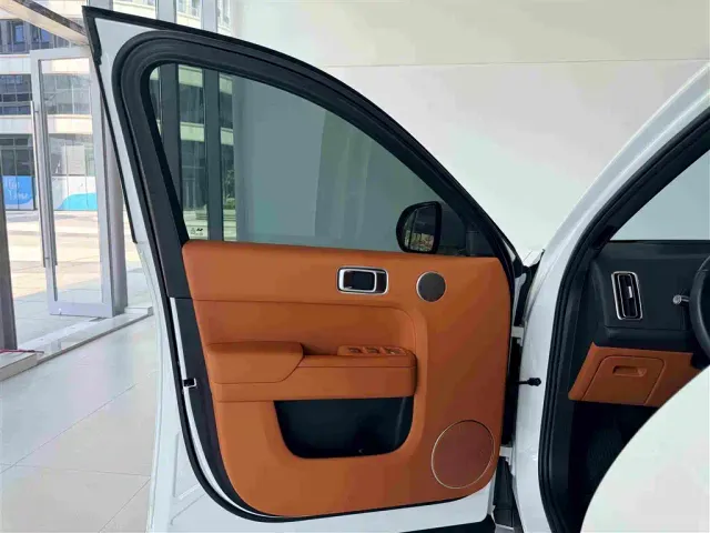 Li Auto L7 — Фото автомобиля 27