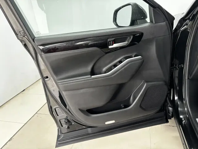 Toyota Highlander — Фото автомобиля 10