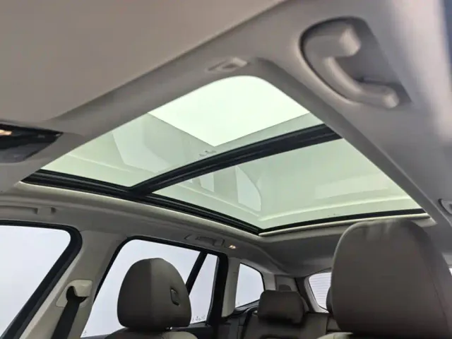 BMW iX3 — Фото автомобиля 7