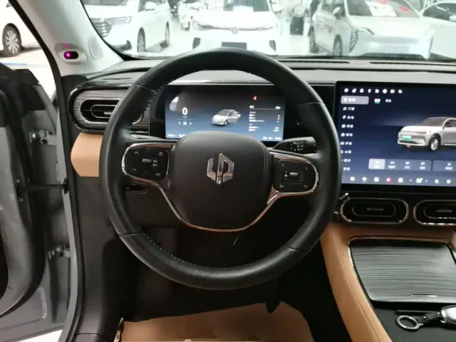Leapmotor C11 — Фото автомобиля 10