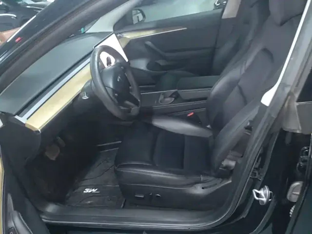 Tesla Model 3 — Фото автомобиля 14