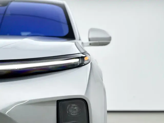 Li Auto L9 — Фото автомобиля 15