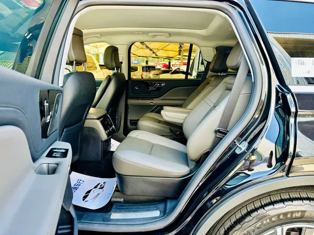 Lincoln Aviator — Фото автомобиля 7