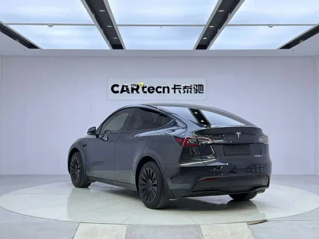 Tesla Model Y — Фото автомобиля 3