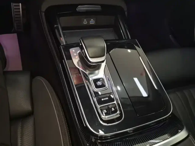 Hongqi H9 — Фото автомобиля 13
