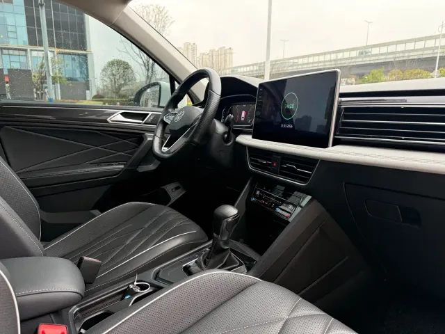 Volkswagen Tiguan L — Фото автомобиля 10