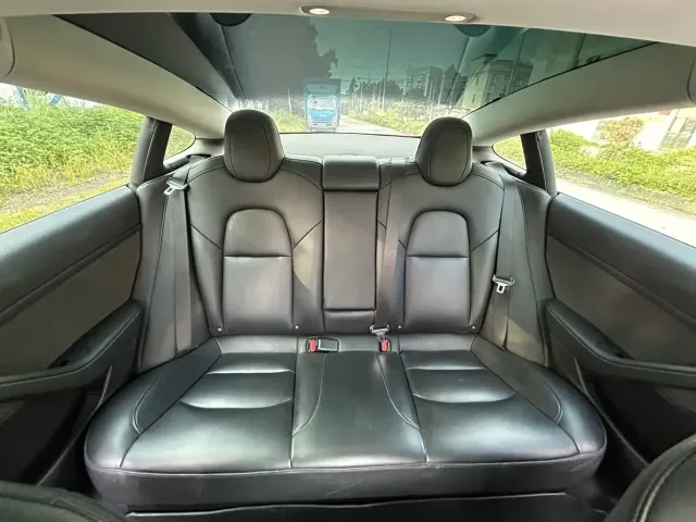 Tesla Model 3 — Фото автомобиля 17