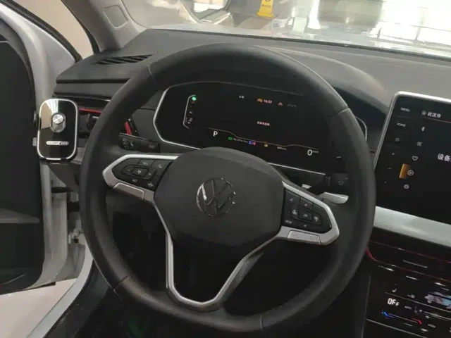 Volkswagen Lavida — Фото автомобиля 10
