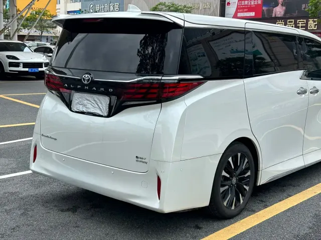 Toyota Alphard — Фото автомобиля 12