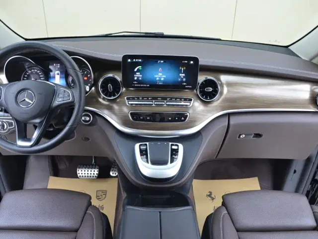 Mercedes-Benz V-Class — Фото автомобиля 6