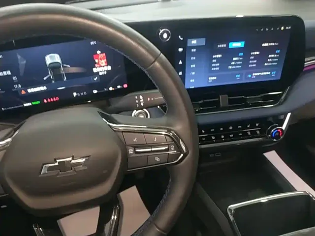 Chevrolet Equinox Plus — Фото автомобиля 13