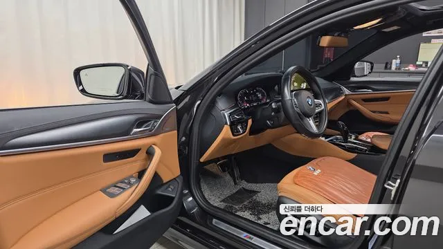 BMW 5 Series G30 — Фото автомобиля 9