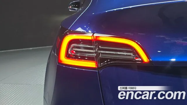 Tesla Model Y — Фото автомобиля 8