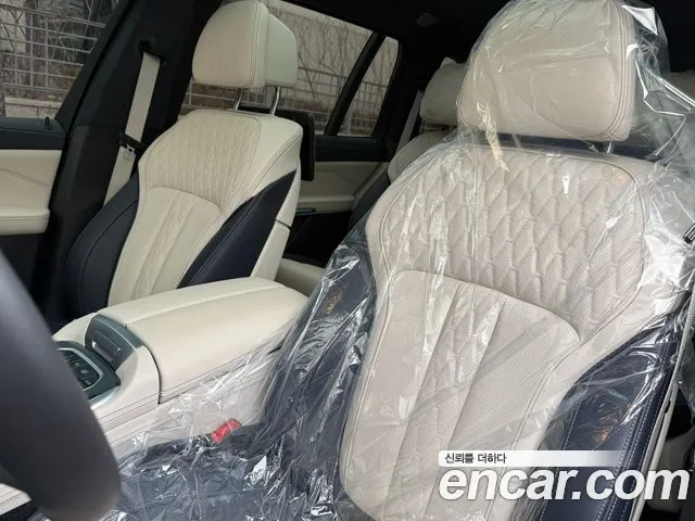 BMW X7 xDrive 40i M Sport Онлайн Exclusive Edition 6 мест — Фото автомобиля 10